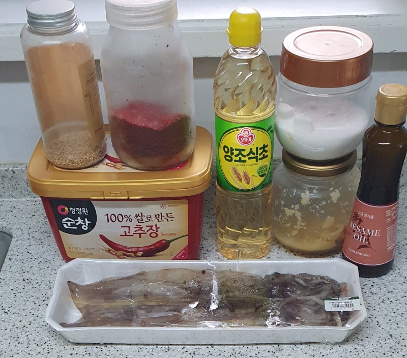 [요리일기] 물 한 방울 안 생기는 '새콤달콤 오징어무침' 황금 레시피