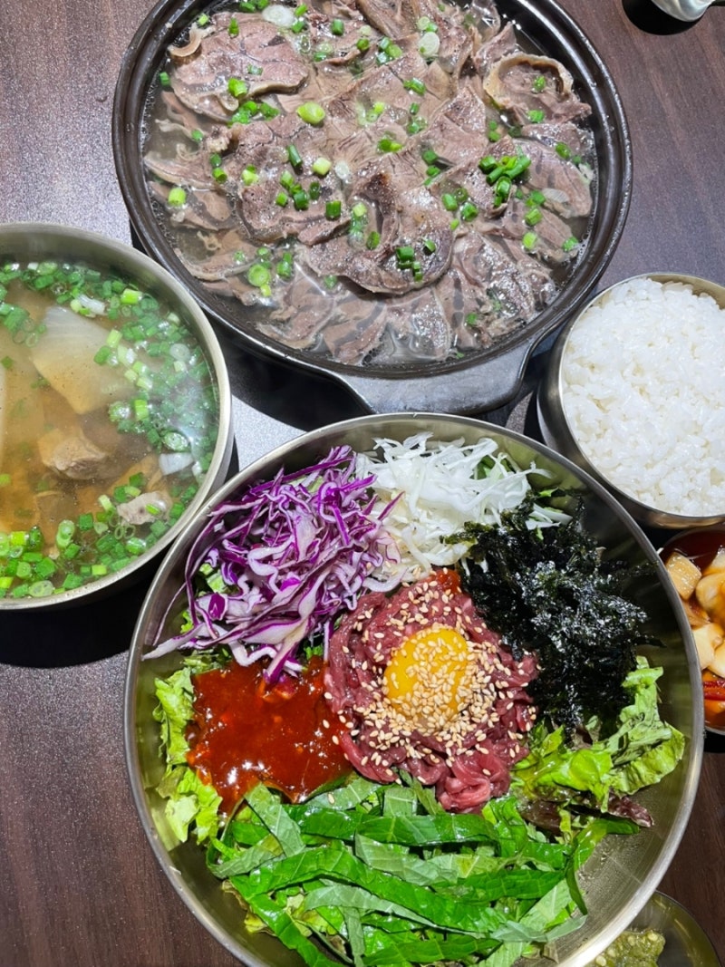 [세종 정부청사 맛집] 1++ 최고급 한우만 사용하는 어진동 '윤가 한웃국' 솔직 후기 (feat. 육회 ....