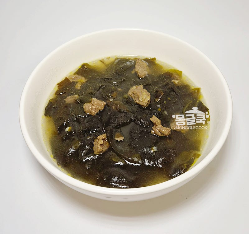 소고기 미역국 끓이는 법 생일상 진한 국물 소고기미역국 레시피