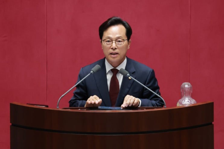 공주·부여·청양 <b>국회의원</b> 당선된 국민의힘 <b>윤용근</b>... 