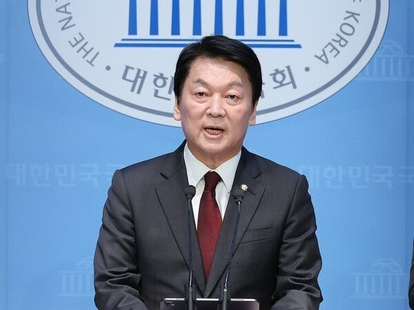 <b>안철수</b>, 한동훈 <b>복당</b> 공식 <b>반대</b> "우리당에 얼씬도 하지 말라"