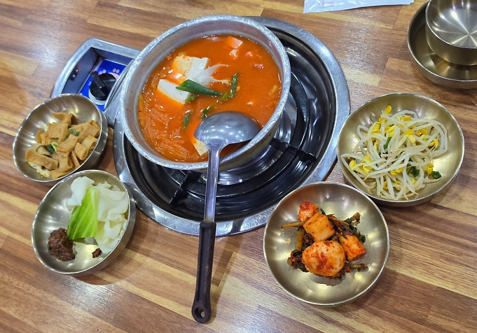 33년전통생고기김치찌개 사진 3