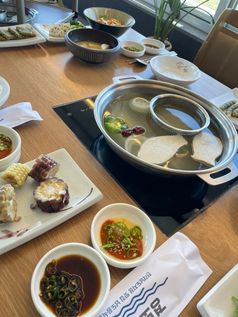 麗水慶度会館麗川店 / ハモしゃぶしゃぶ / 鱧しゃぶしゃぶ 4人14万ウォン / 麗水10味一膳 / 海辺の景色
