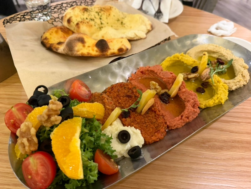 한남동 맛집 그릴 도하. 양 갈비, 시그니처 후므스&샐러드 플레이트