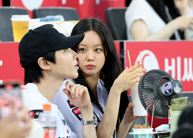 Hyeri and Hwang In-youp's baseball stadium date!? Chemistry that could spark dating rumors (Entertainment News)