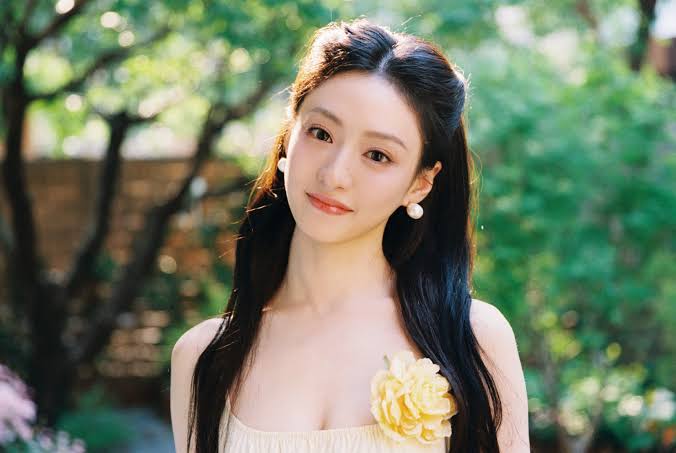 '중국의 <b>김지원</b>'이라 불렸던 2000년생 여<b>배우</b> 호련형이 나락으로 떨....