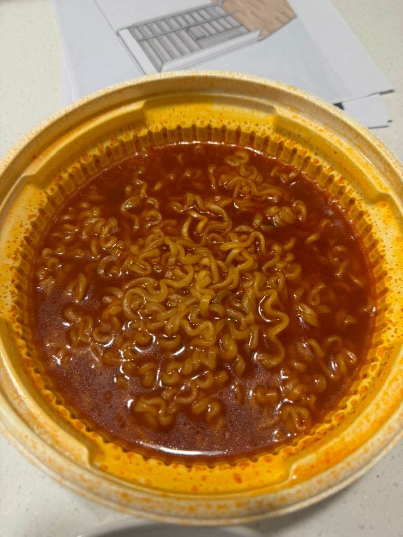 페이커 콜라보라 궁금해서 먹어봤어요! 왕뚜껑 라볶이 솔직 후기