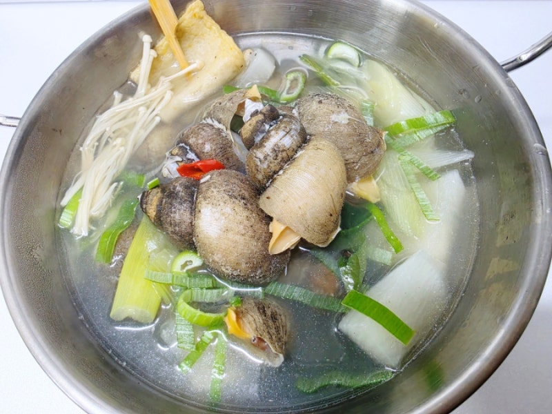 [ 흑골뱅이탕(흑고동탕) ] 끓이는 법 소주를 부르는 맛! 캠핑 요리 추천 손질 보관법