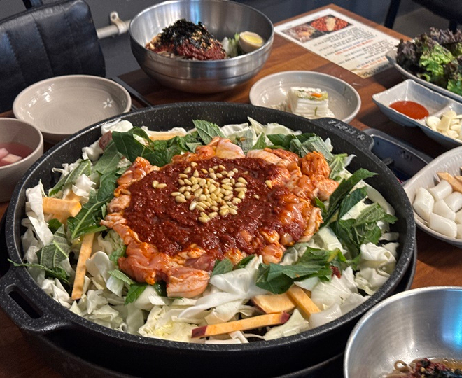 CheongpyeongKsutbuldakgalbimakguksu photo 2