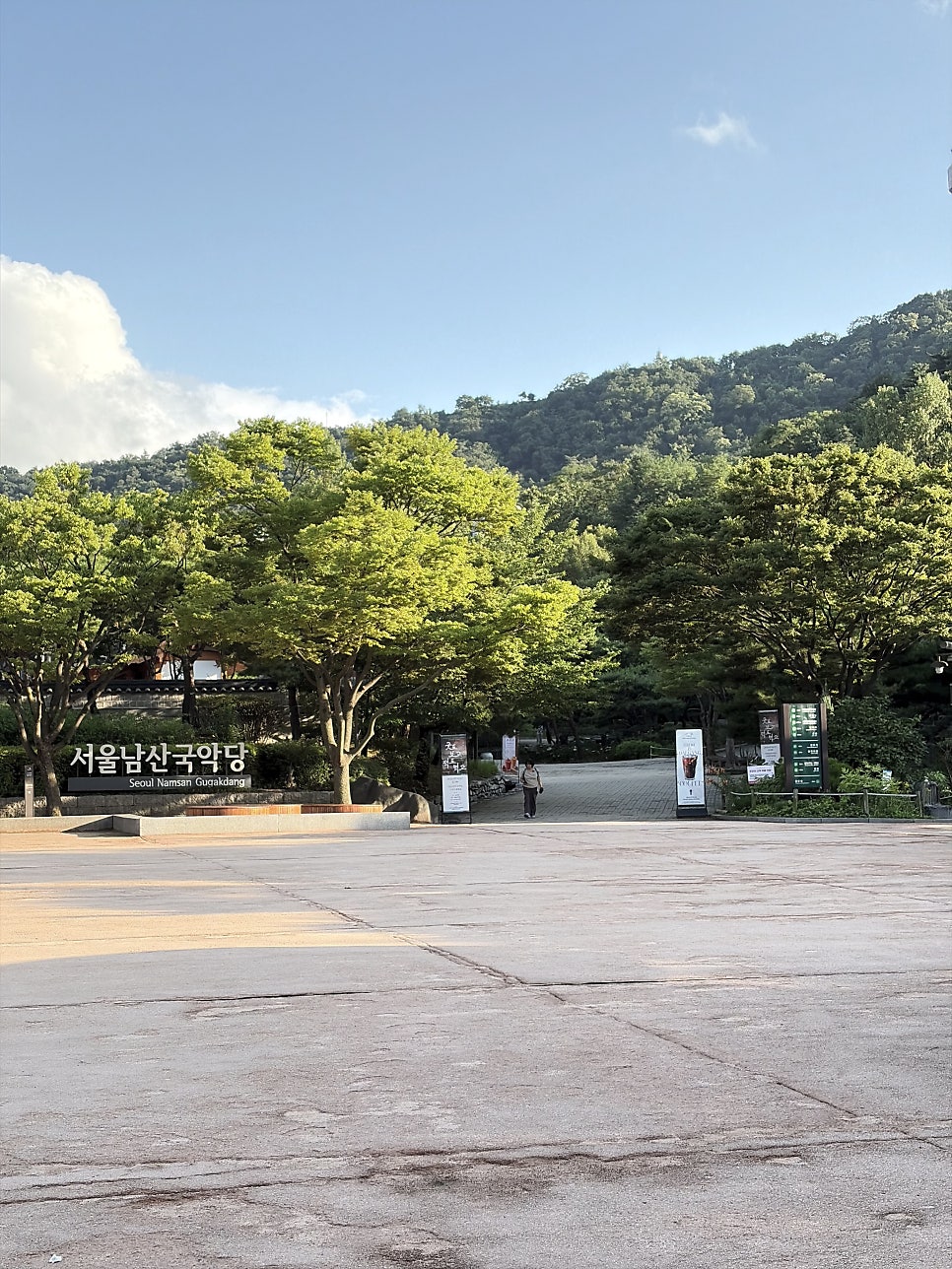 카페허블&남산책방 사진 3