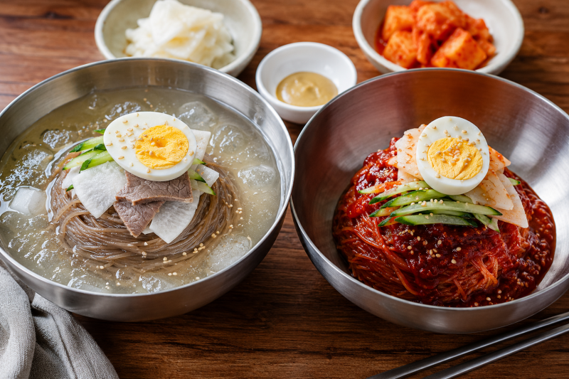 집에서 만드는 여름 냉면! 시원한 물냉면과 매콤한 비빔냉면 레시피