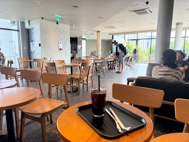 [강릉] 7월중순 주말 경포 현황 & 강릉 여행객은 잘 모르는 한적한 스타벅스! (아기의자O) 경포....