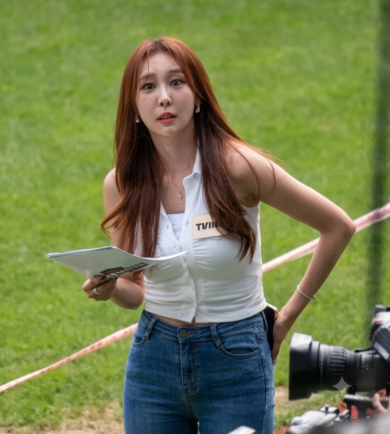 '스포츠여신' 박지영 아나운서, 시선 강탈하는 황금 비율과 명품 진행… '꽃사슴'의 화려한 ....