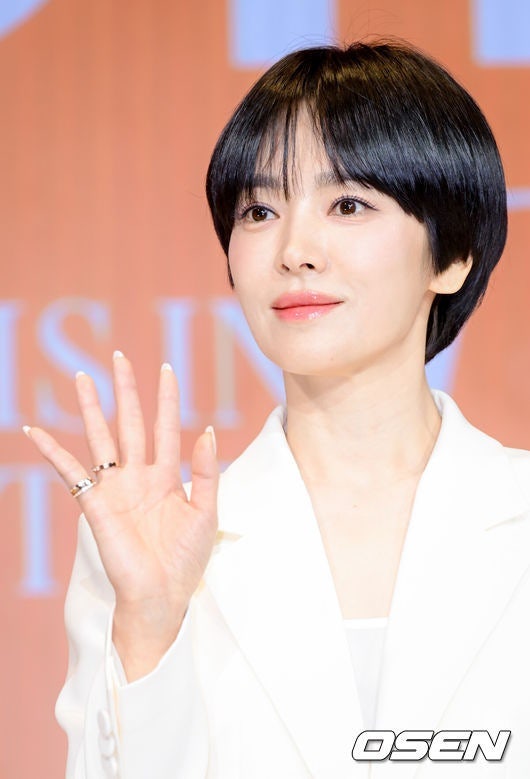 14년 파트너 떠난 송혜교... 새 소속사 대표가 "스타일리스트 남편"인 이유