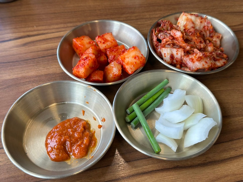 평이담백 뼈칼국수 방이점 사진 2