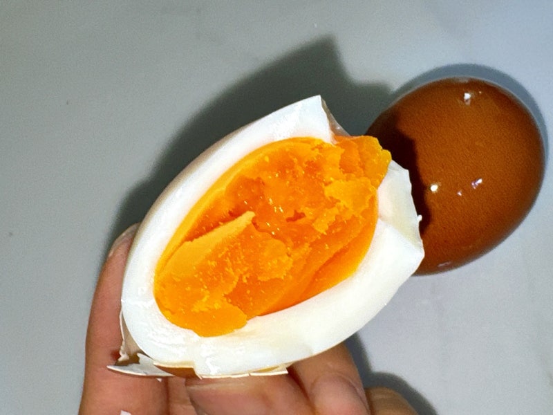 편의점 감동란 칼로리, 두 알 다 먹어도 138kcal? 직접 먹어봤어요