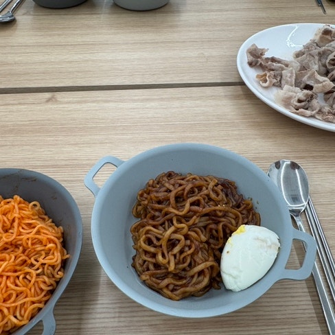 Seukaiwokeudakgalbimakguksu photo 3