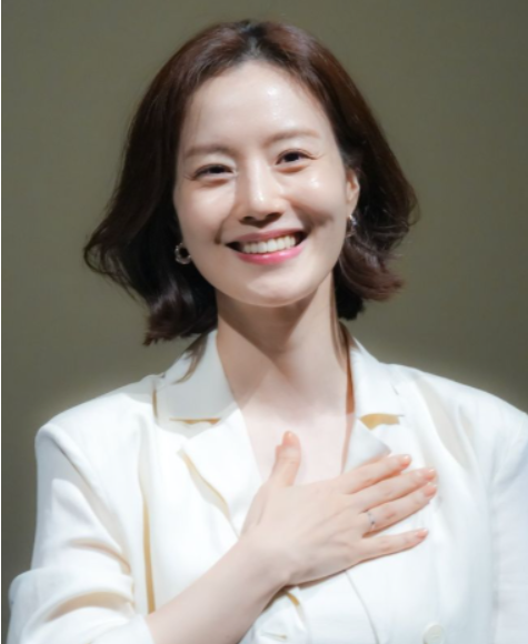 "뭐가 1200만원 인데?" 문채원, 결혼 후 사진 한 장에 팬들 발칵 뒤집힌 이유
