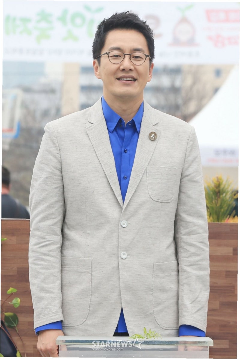 김재원 아나운서, 아들 결혼식에 며느리 맞이…조혜련 축하 속 훈훈한 순간 포착