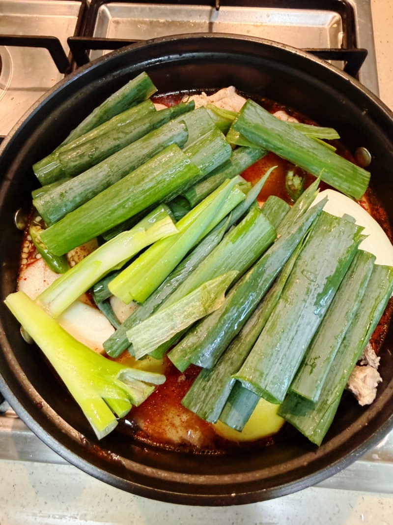 Cooking : 초복 보양식 추천! 5천원 닭 한 팩으로 만드는 초간단 닭볶음탕 레시피 실패 없는 황....