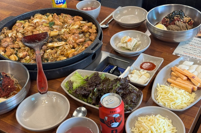 CheongpyeongKsutbuldakgalbimakguksu photo 4