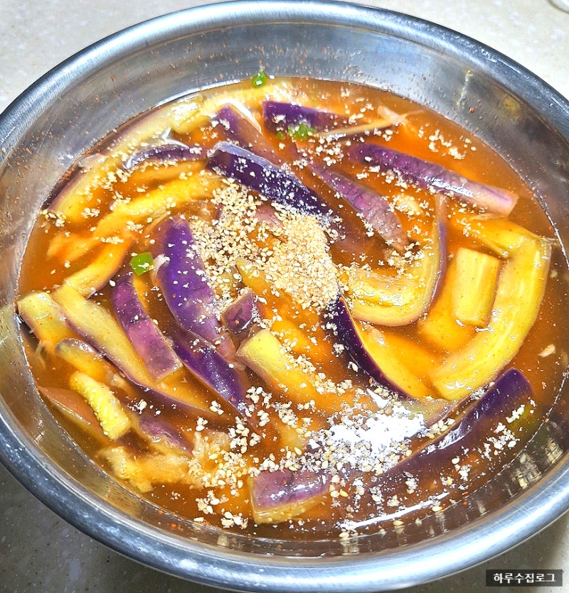 새콤달콤 냉면육수 가지냉국 만들기, 여름 제철 가지로 만드는 시원한 건강 요리