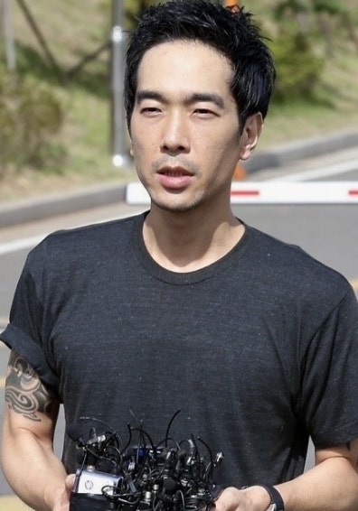 "얼마나 더 부자 돼야 만족?" 고영욱, 유재석·신동엽 향한 뜬금없는 저격 글 파문과 AV배우 논....
