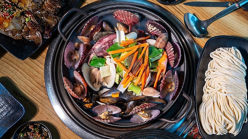 황금손칼국수&간장게장 사진 5