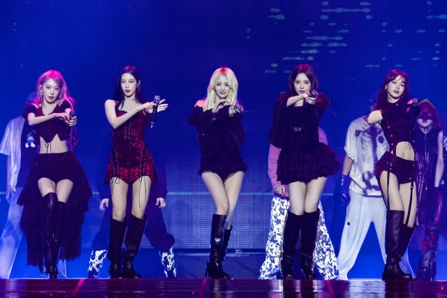 5명이 다시 뭉쳤을 때 달라진 것... 르세라핌 콘서트가 "축제"로 불린 이유