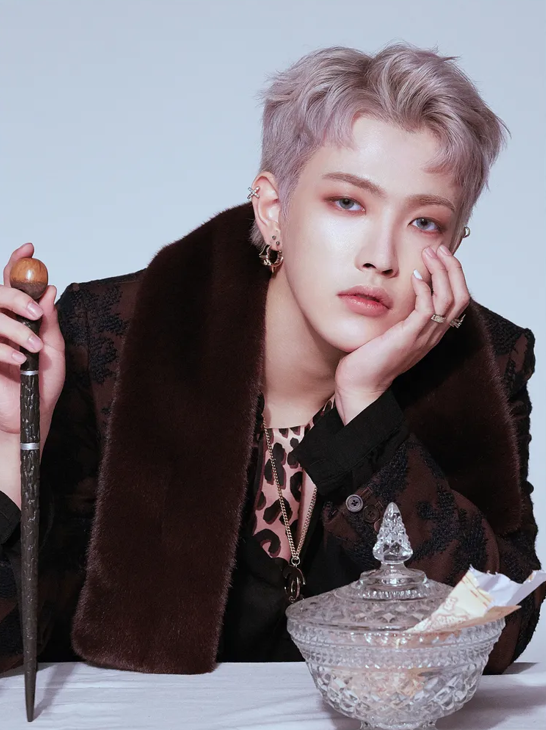 에이티즈(ATEEZ) 홍중 프로필 나이, 학력, 키 총정리! 그룹을 이끄는 리더십의 비밀은?