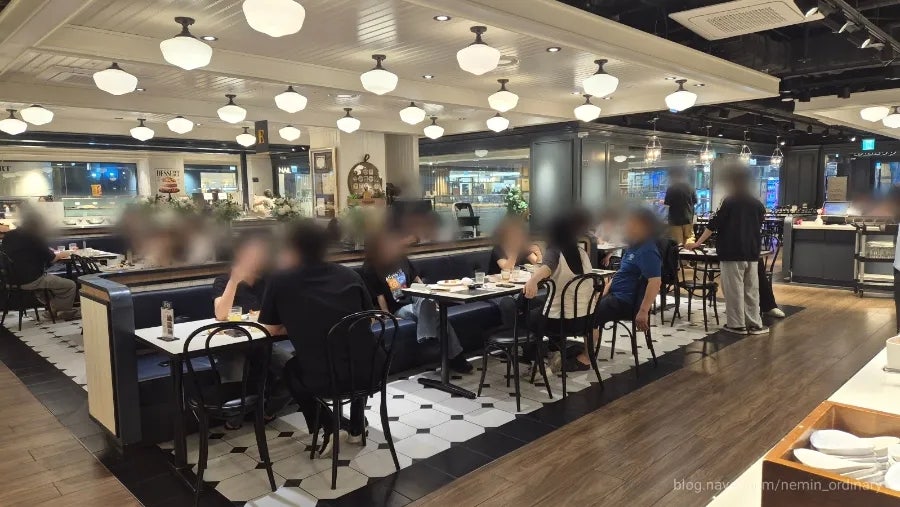 애슐리퀸즈 NC신구로점 사진 2