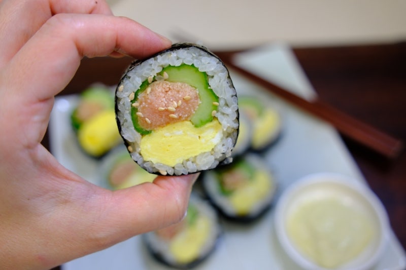 제철 오이로 만드는 여름별미 명란 오이 김밥 레시피