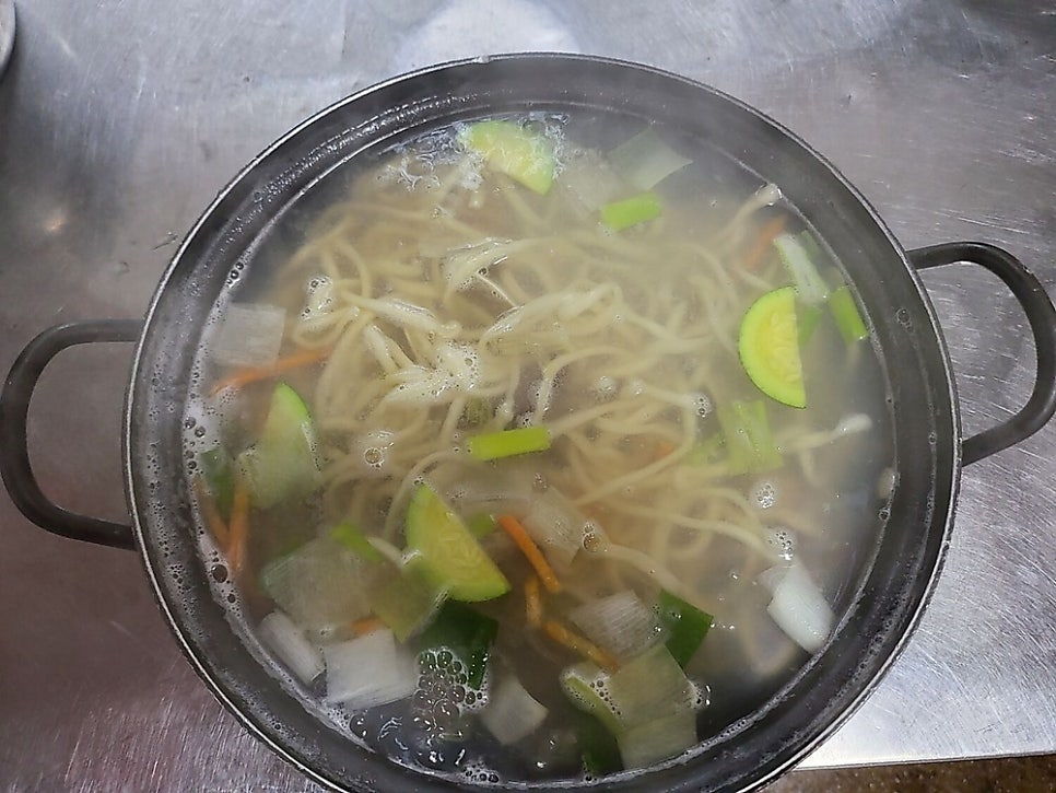 황금손칼국수&간장게장 사진 6