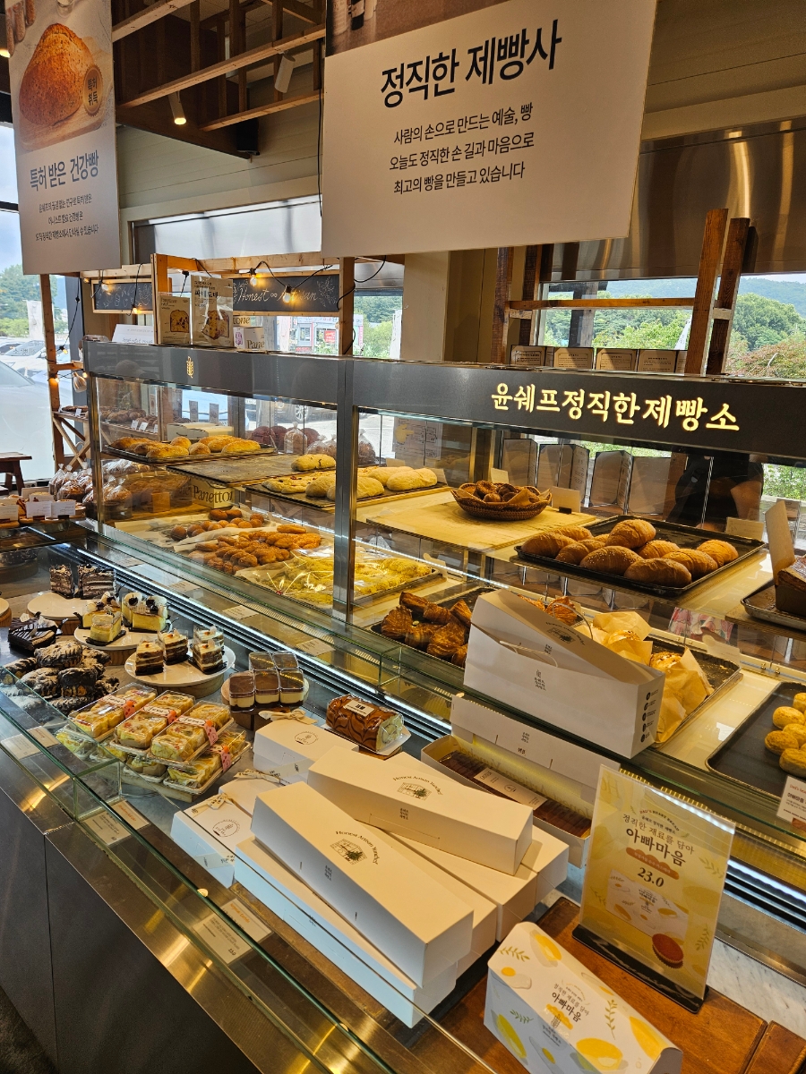 윤쉐프 정직한제빵소 광사점 사진 1
