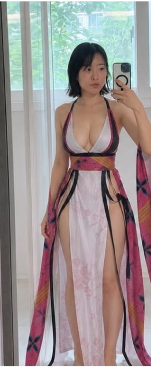 李世榮克服整形副作用，透過變化的身材和Cosplay展現自信