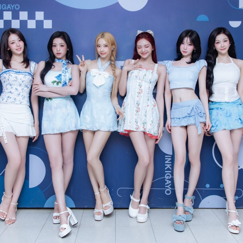 베이비몬스터 인기가요 무대의상입니다
