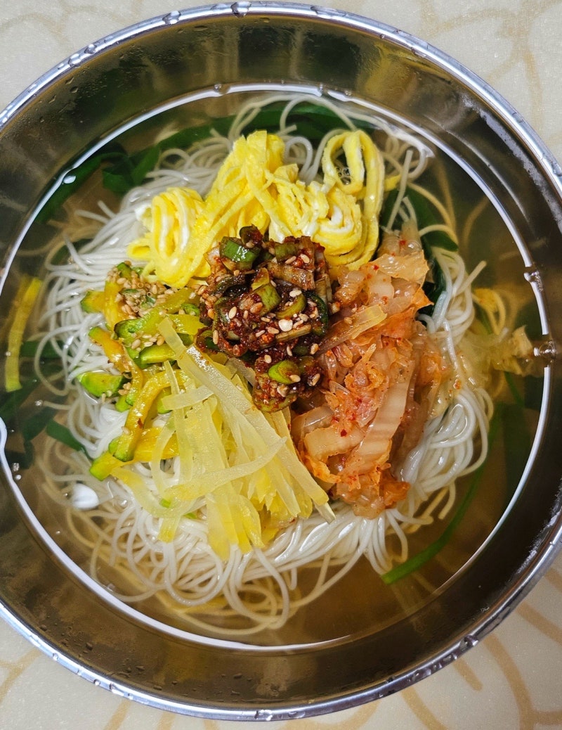 냉잔치국수 어렵게 다싯물 내지말고 이렇게 한번 해보세요.