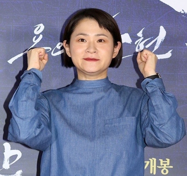 “스승 잃고도 웃음 잃지 않더니…” 김신영, 1주기 헌정 무대로 전유성 정신 잇는다.