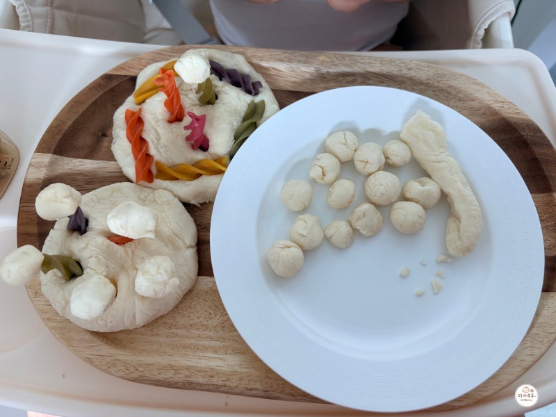 12개월 아기 집콕놀이 추천 - 푸실리 파스타 하나로 이틀 동안 놀기! 오감놀이·소근육 발달놀....