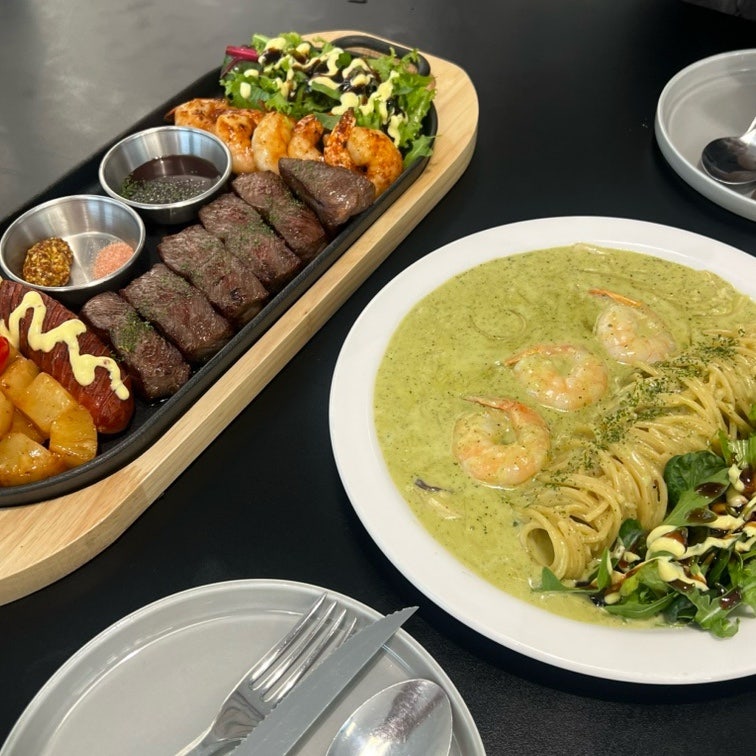 부산 기장 아난티 근처 맛집 그릴비 주차가 편한 대형 브런치 카페