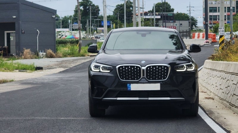 "요즘 X1 가격에 넘어가는 차.." 2025 BMW X4 LCI xDrive20i xLine 모의견적 정보 제원 포토
