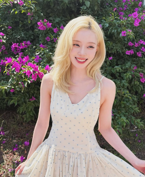 백인인 줄 알았다는 윈터의 사복 원피스 패션 정보