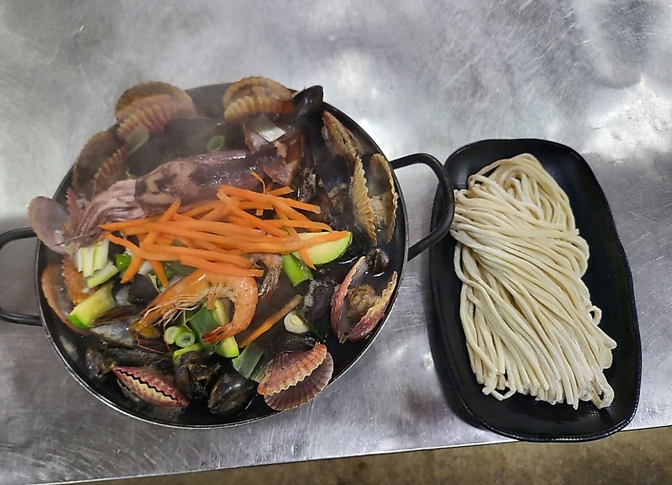 황금손칼국수&간장게장 사진 3