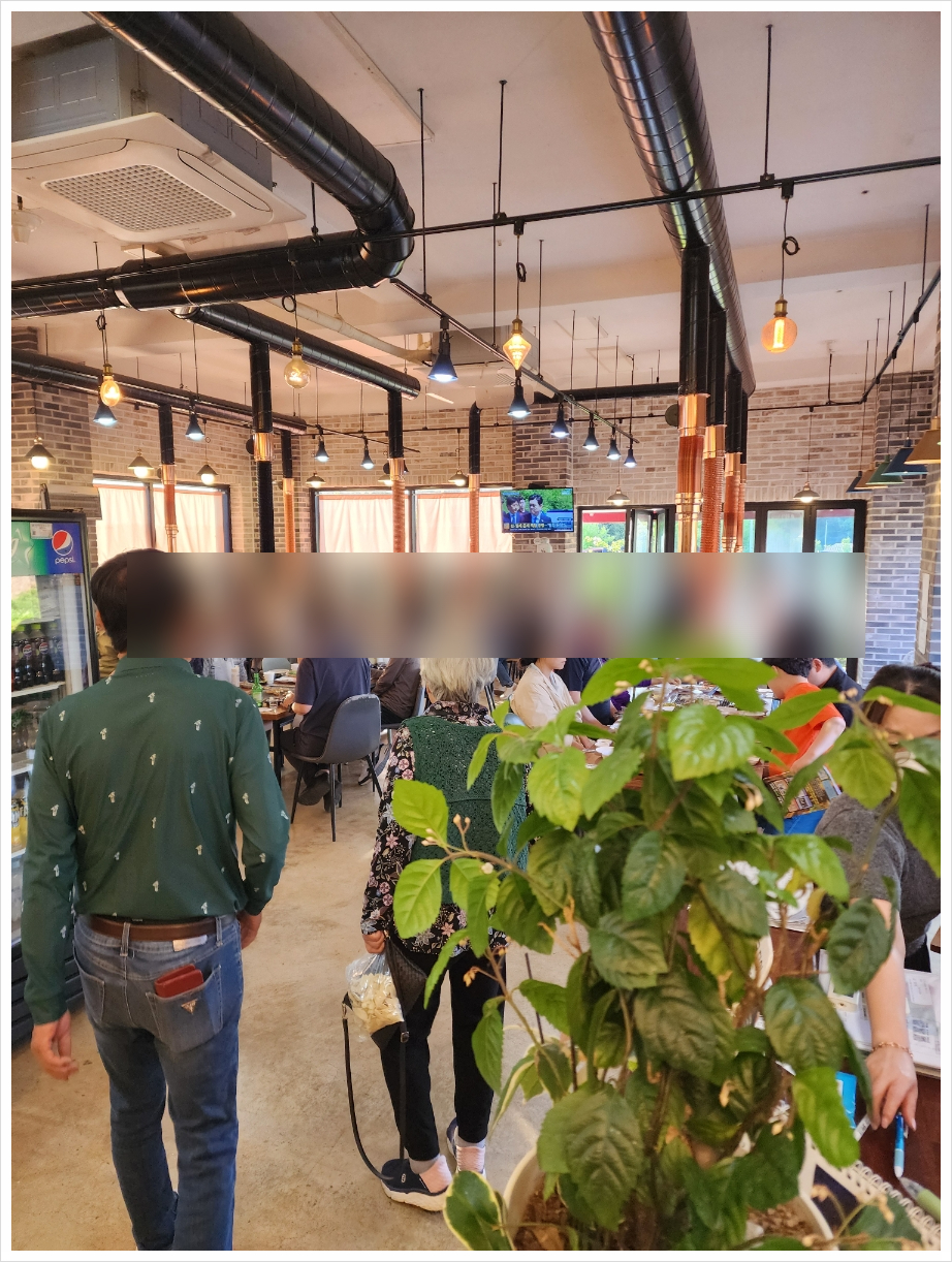 꼬리치는 장어 사진 4