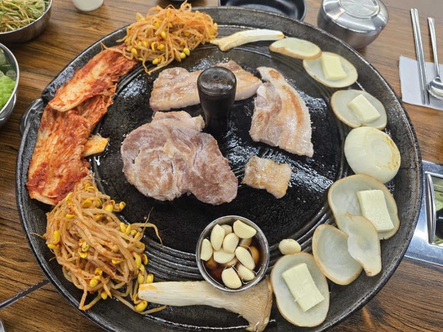 대판솥뚜껑김치삼겹살 사진 1