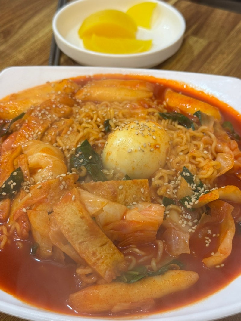 용인 수지구청 떡볶이 순대 맛집 분식 추천 “떡볶이창고”