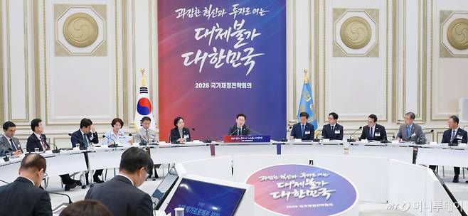 <b>내년 예산</b> ‘<b>800조</b> 시대’ 연다…역대급 추가 세수, 3대 메가... 
