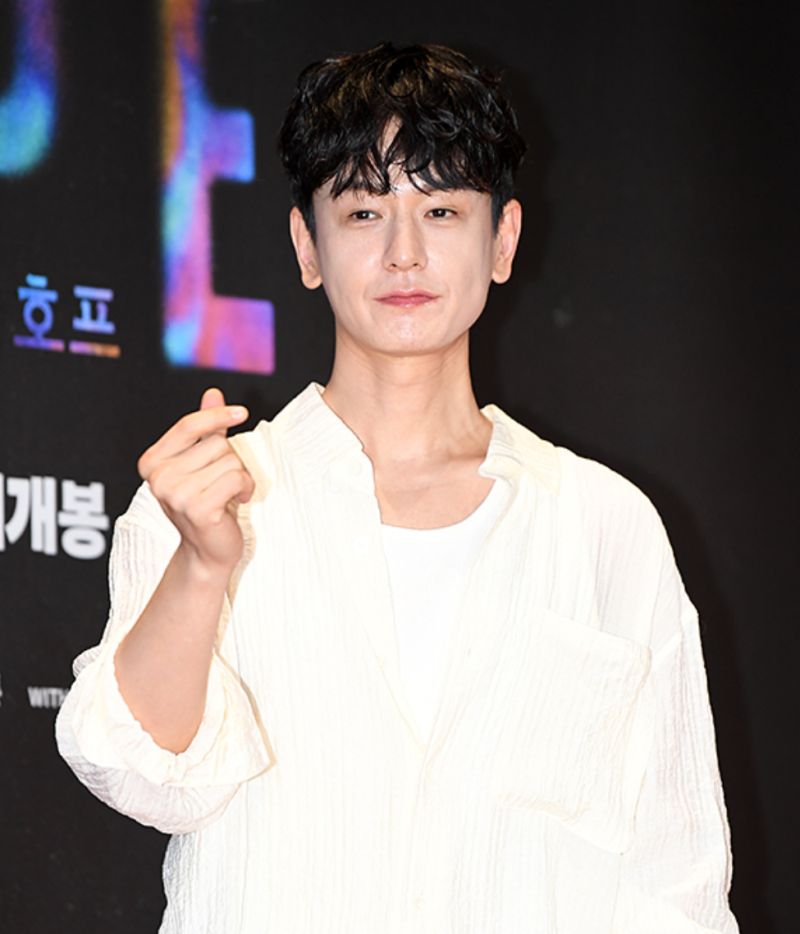임주환, 쿠팡 후 슬림 변신…화이트 셔츠로 전한 오랜만의 공식 근황