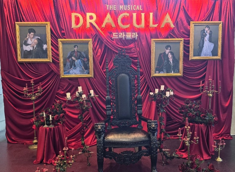 Back After 2 Years! 2026 Musical Dracula Honest Review! Jeon Dong-seok X Park Ji-yeon Casting Analysis & LG Arts Center