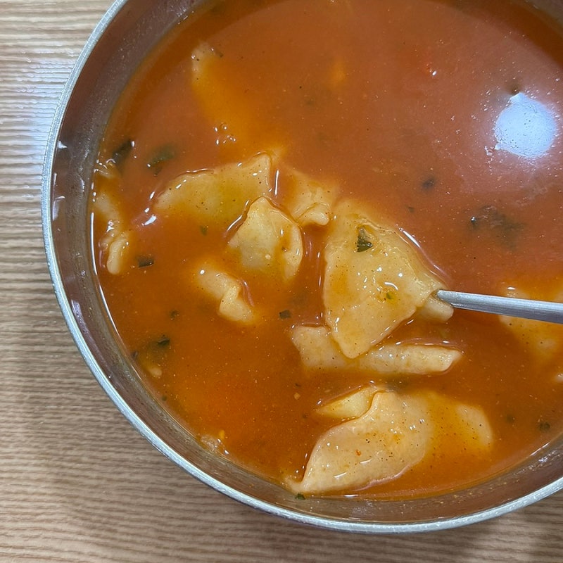 [울산] 산초와 방아 가루로 맛을 낸 독특한 매운수제비 맛집 저수지휴게실